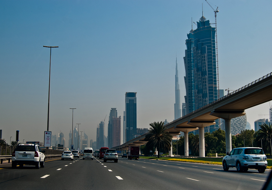 Город на песке. Дубаи и день на машине по ОАЭ. Октябрь 2011.